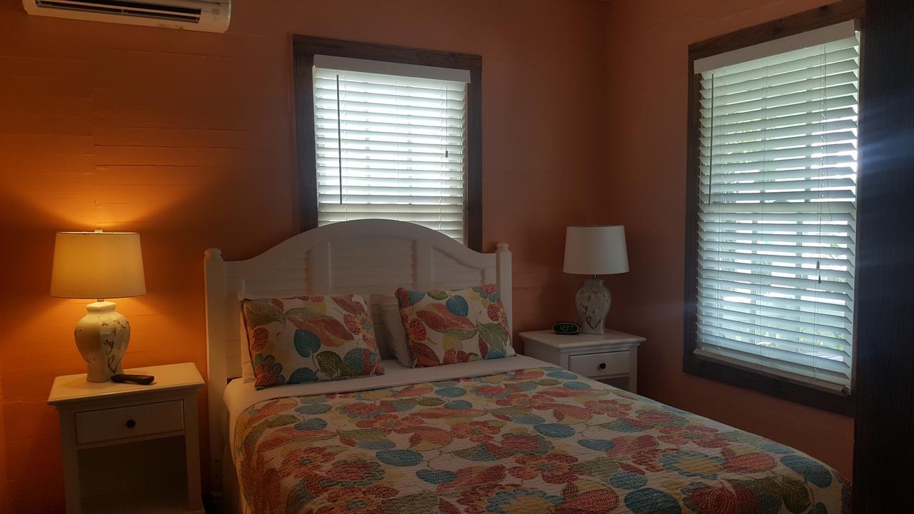 Courtney'S Place Historic Cottages & Inns Key West Exterior photo