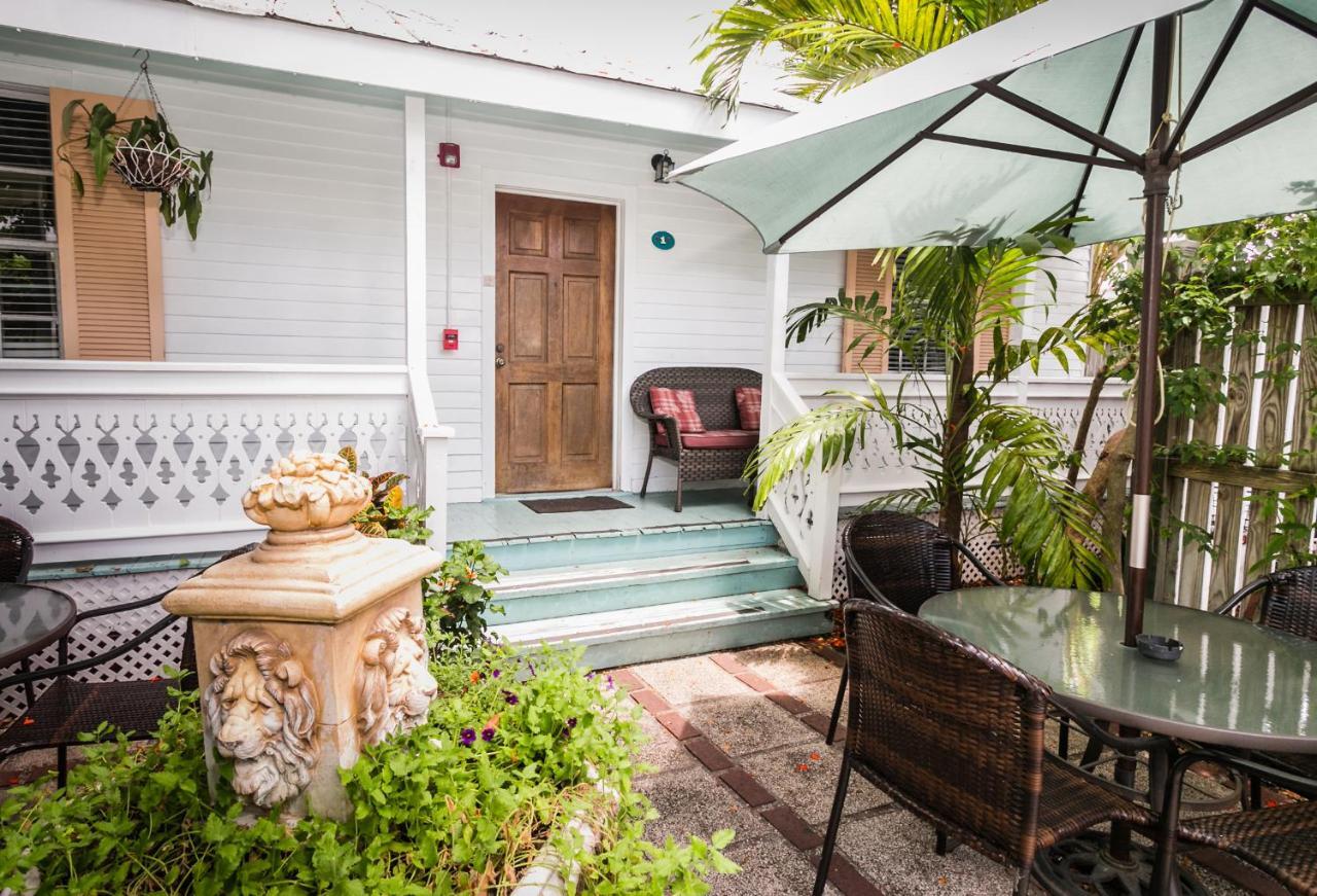 Courtney'S Place Historic Cottages & Inns Key West Exterior photo